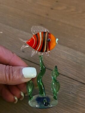 Tropical Orange Striped Glass Fish Figurine with Green Seaweed Stand  3.5 " Tall